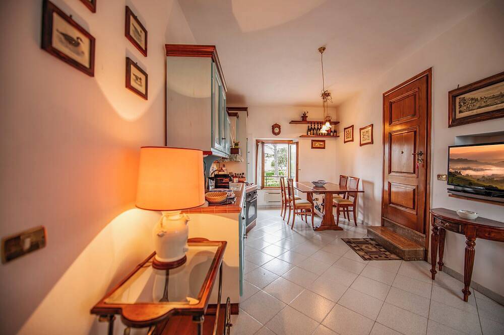 Geheel appartement, Spacious apartment near the center of San Gimignano with private parking in San Gimignano, Provincie Siena
