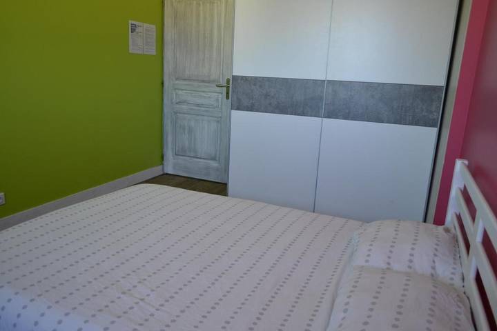 Location de vacances pour 2 personnes, avec jacuzzi et sauna ainsi que piscine et terrasse, animaux acceptés à Chef-Boutonne - 2