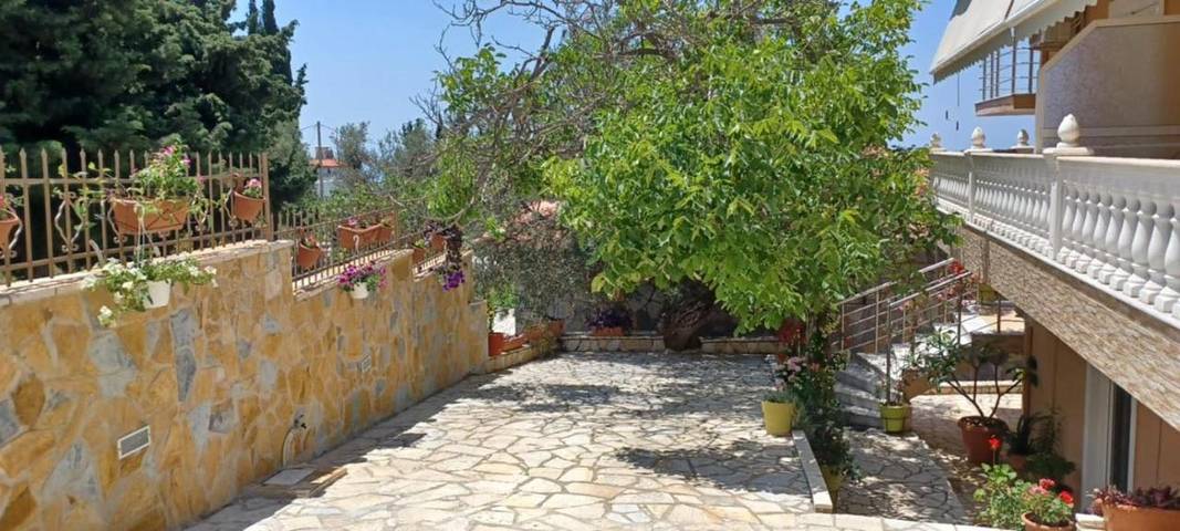 Maison d’hôte pour 3 personnes, avec terrasse et vue dans Dhërmi - 2