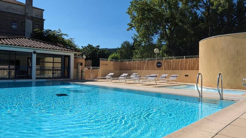 Location de vacances pour 4 personnes, avec terrasse et piscine à Ceilhes-et-Rocozels - 4