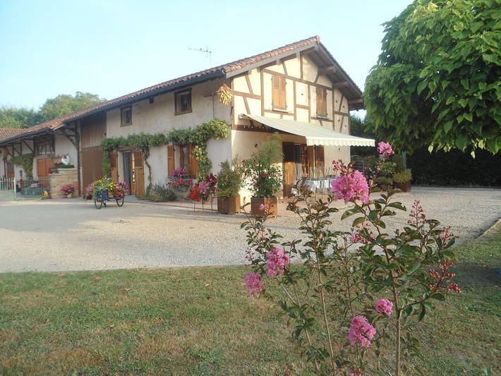 Gîte pour 6 personnes, avec jardin ainsi que terrasse et vue sur le lac à Mantenay-Montlin