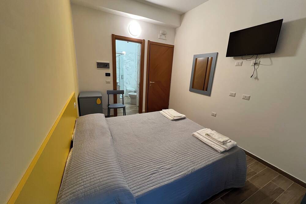 B&b house Lamanna Room No. 6 in Crucoli, Gulf of Taranto