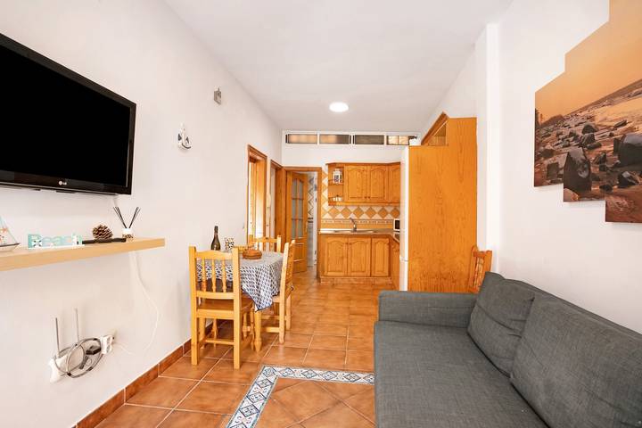 Apartamento entero, Casa de vacaciones "Las Arenas Bajo" cerca del mar con Wi-Fi in Las Arenas, Arico