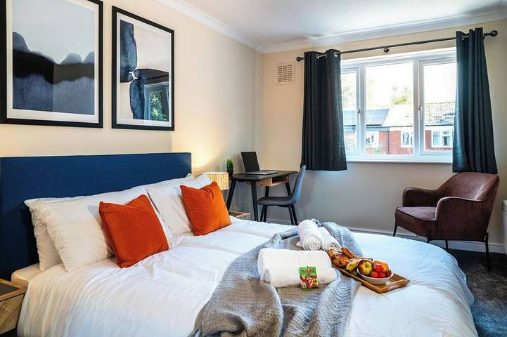 3x Bedroom House (Sleeps 6x) in Warwick, Warwickshire