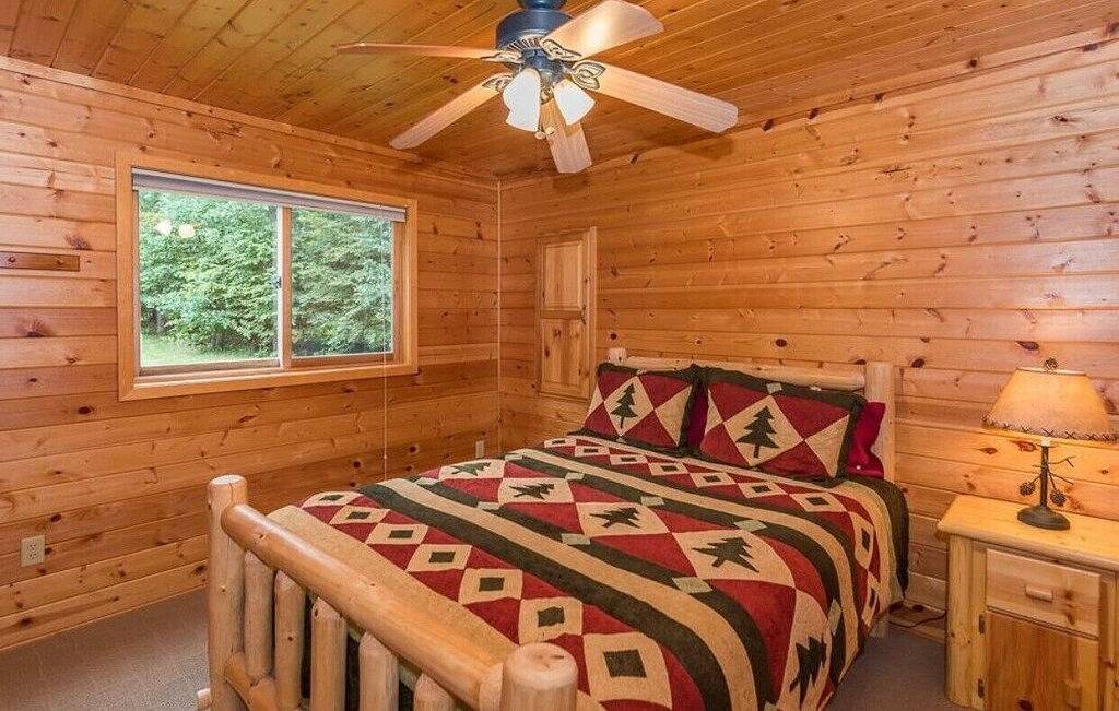 Private, family friendly lake home w/sandy beach in Crosslake on Pine Lake in Crosslake, Crow Wing County