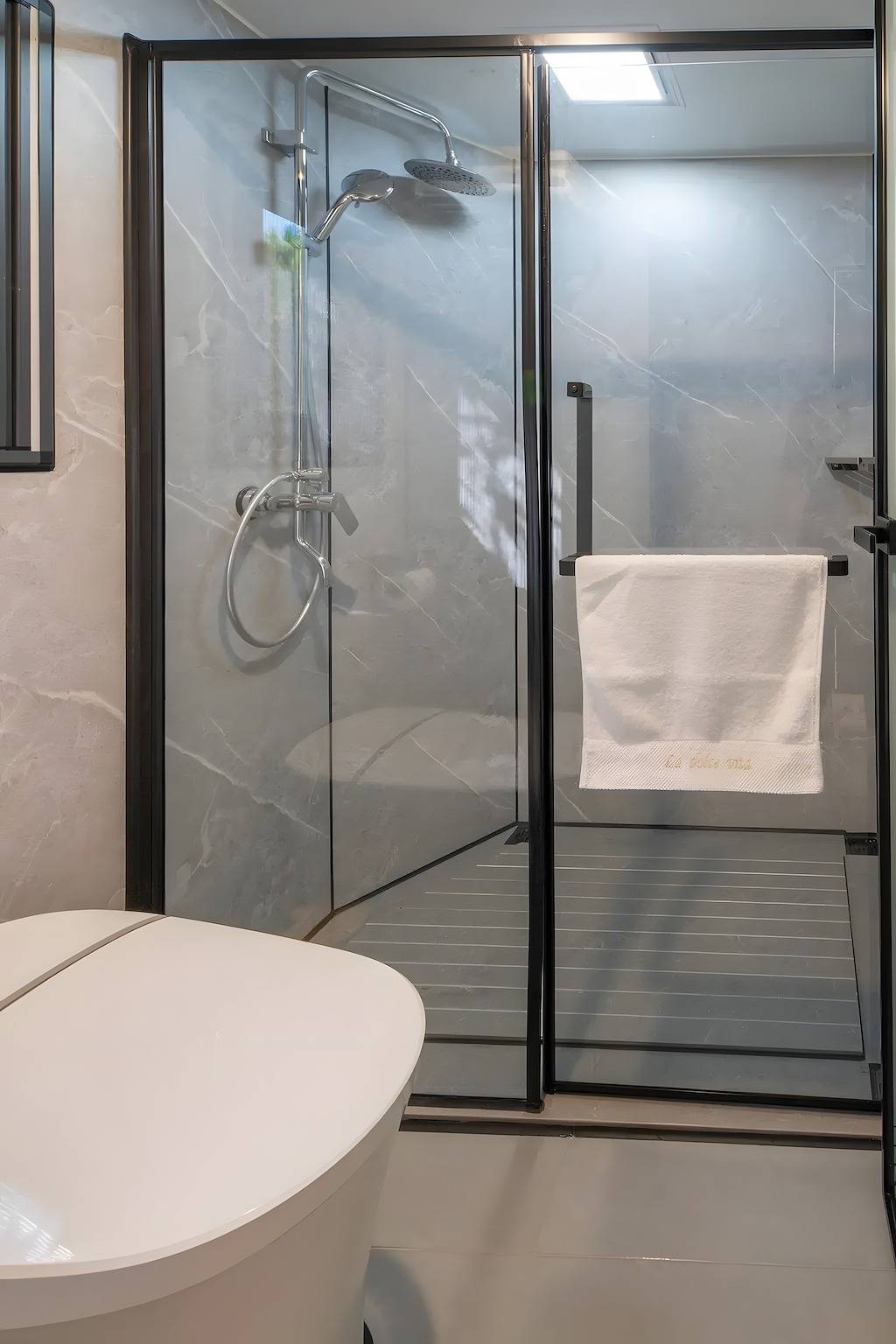 Chambre d’hôtes « Futura 1 - Maison du Futur 1 » à Borgo, à 50 m de la plage in Borgo, Région de Bastia