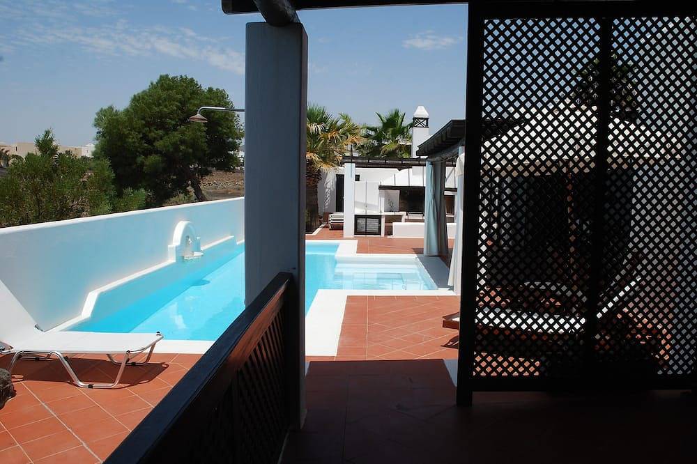 Los Helechos, Charming villa, pool with hydromassage and a large covered terrace in Playa Bastián, Teguise