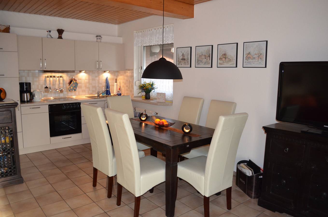 Casa Godewind con terrazza, giardino, Wi-Fi e balcone vicino alla spiaggia a Otterndorf in Otterndorf, Cuxland