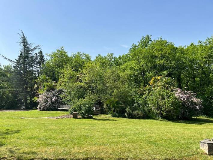 Location de vacances pour 23 personnes, avec vue ainsi que jardin et piscine à Paunat - 4