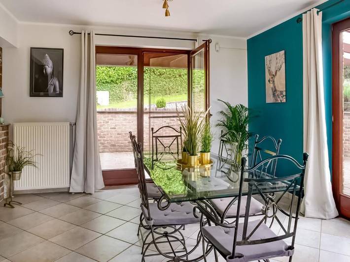 Location de vacances pour 8 personnes, avec terrasse ainsi que jardin et piscine à Hamoir