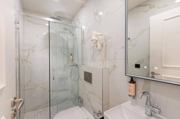 Hôtel pour 4 personnes, avec terrasse dans Paris Rue Sextius Michel - 4