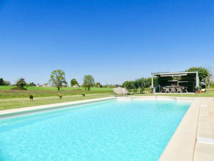 Gîte pour 8 personnes, avec piscine, adapté aux familles