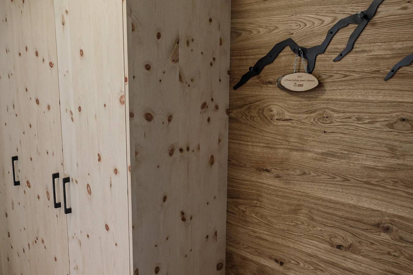 Doppelzimmer. Zirbe. Natur. Halbpension. in Kartitsch, Karnischer Hauptkamm