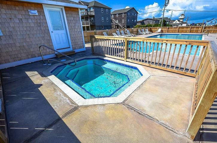 Cottage for 6 people, with terrace and pool as well as hot tub, with pets in Outer Banks