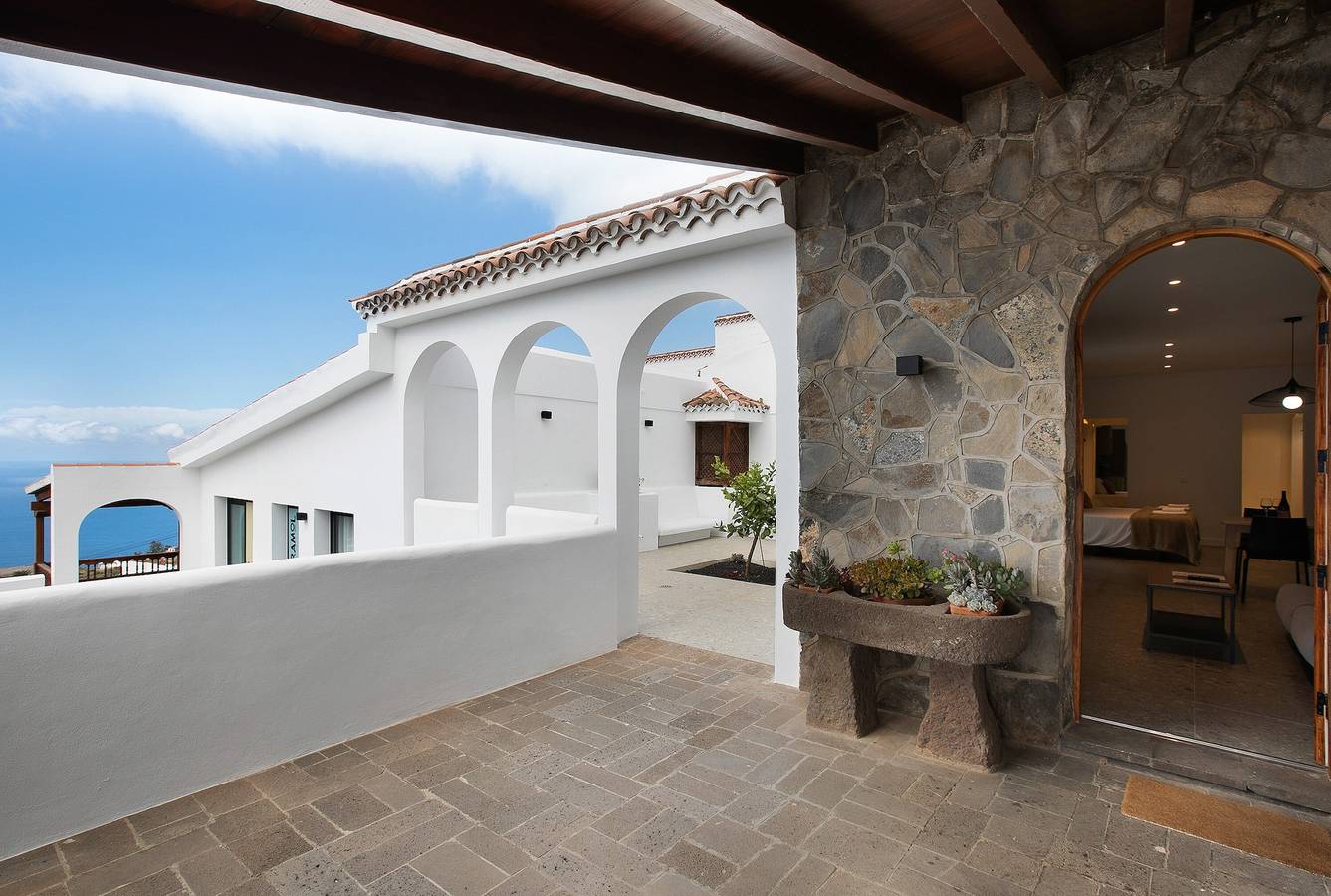 Casa vacacional 'Linaje del Pago Castellana' con vistas a la montaña, piscina y Wi-Fi in El Sauzal, Tenerife Norte