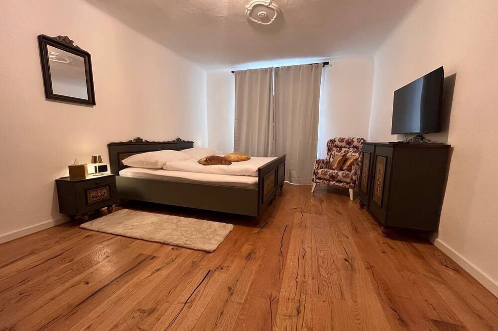 Ganze Wohnung, Moderne Wohnung \"Yellow\" im historischen Zentrum in Wiener Neustadt, Wiener Alpen in Niederösterreich