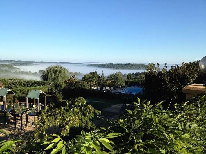 Mobil home pour 4 personnes, avec piscine ainsi que vue et terrasse à Saint-Laurent-la-Vallée - 3