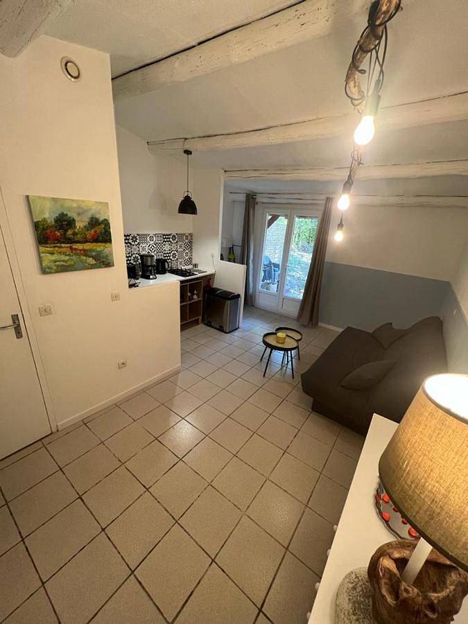 Location de vacances pour 5 personnes, avec vue et terrasse ainsi que jardin et piscine à Saint-Aubin-de-Nabirat - 2