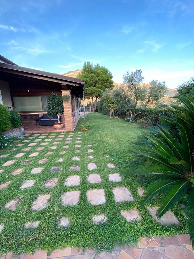 Villa per 6 persone, con Balcone e Terrazza nonché Giardino e Piscina a Itri