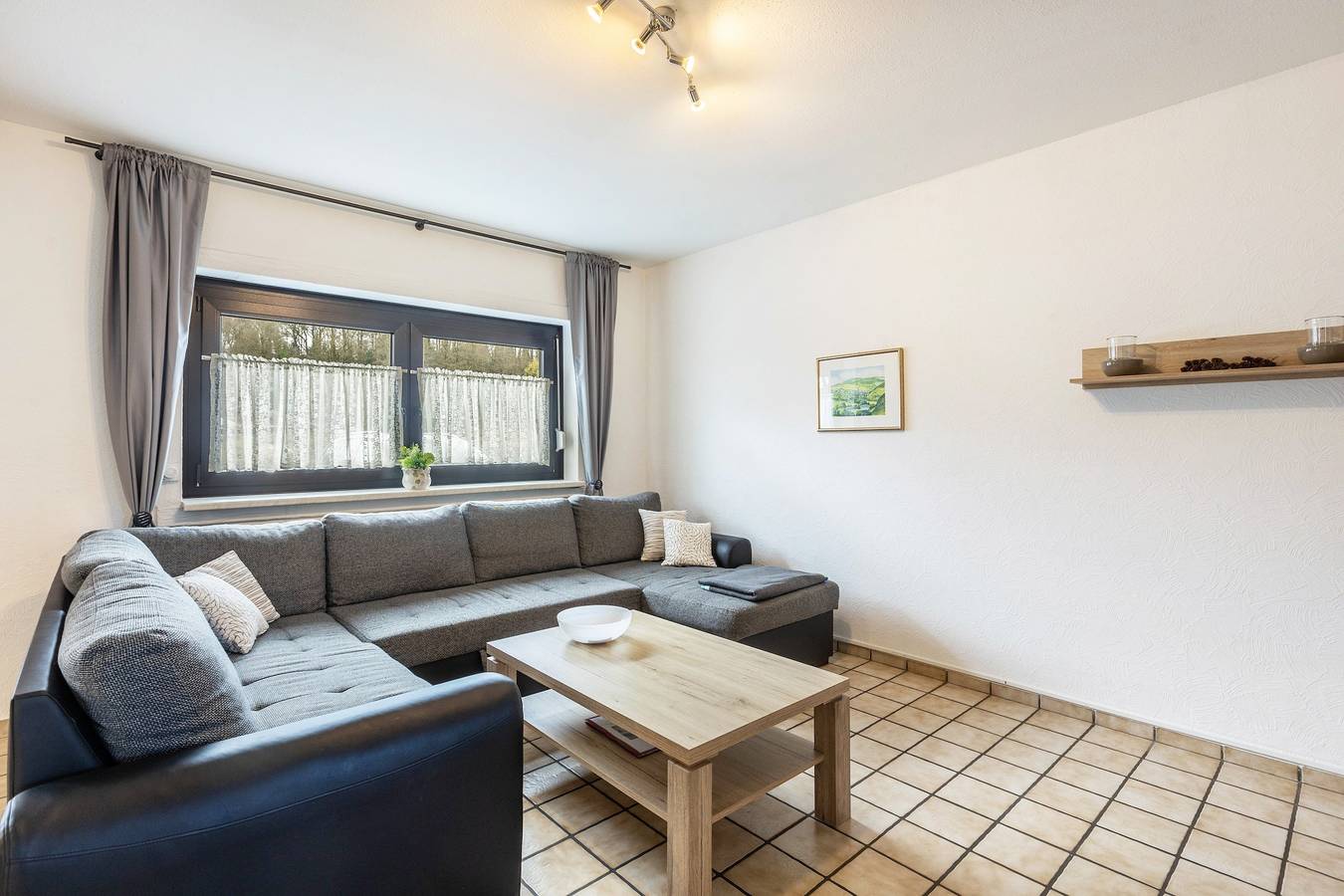 Ganze Wohnung, Ferienwohnung Möhne mit Gemeinschaftsterrasse, privatem Garten und Wlan in Körbecke, Möhnesee