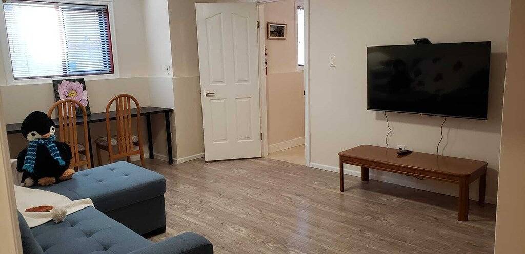 Private 2 bedrooms Fruits Garden Suite with Air-Conditioner in Burnaby, British-Columbia