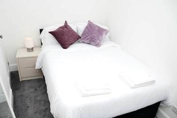Apartment for 8 People in Northampton, Northamptonshire, Photo 1