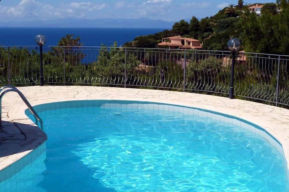 Villa with private pool, with panoramic sea view and breathtaking sunset in Torre delle Stelle, Maracalagonis