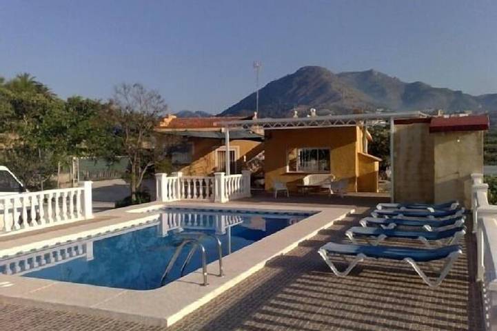 Gîte pour 11 personnes, avec Jardin et Piscine