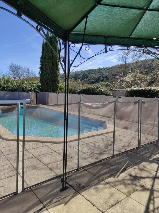 Gîte pour 2 personnes, avec vue et jardin ainsi que terrasse et piscine à Cabasse - 2