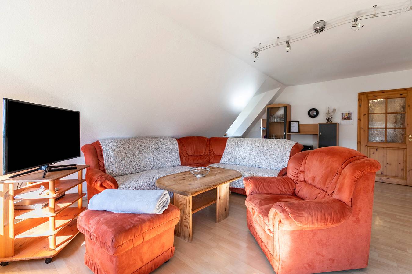 Geheel appartement, Vakantiewoning 'Fewo Erika' met privéterras, privétuin en wifi in Tilli (Perlworm), Pellworm