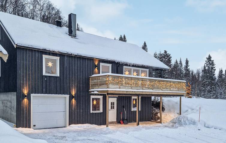 Ferienhaus für 12 Personen, mit Whirlpool und Terrasse sowie Garten