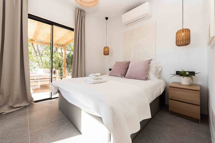 Ibiza villa with fantastic pool and stunning views. in Cala Saladeta, Sant Antoni de Portmany
