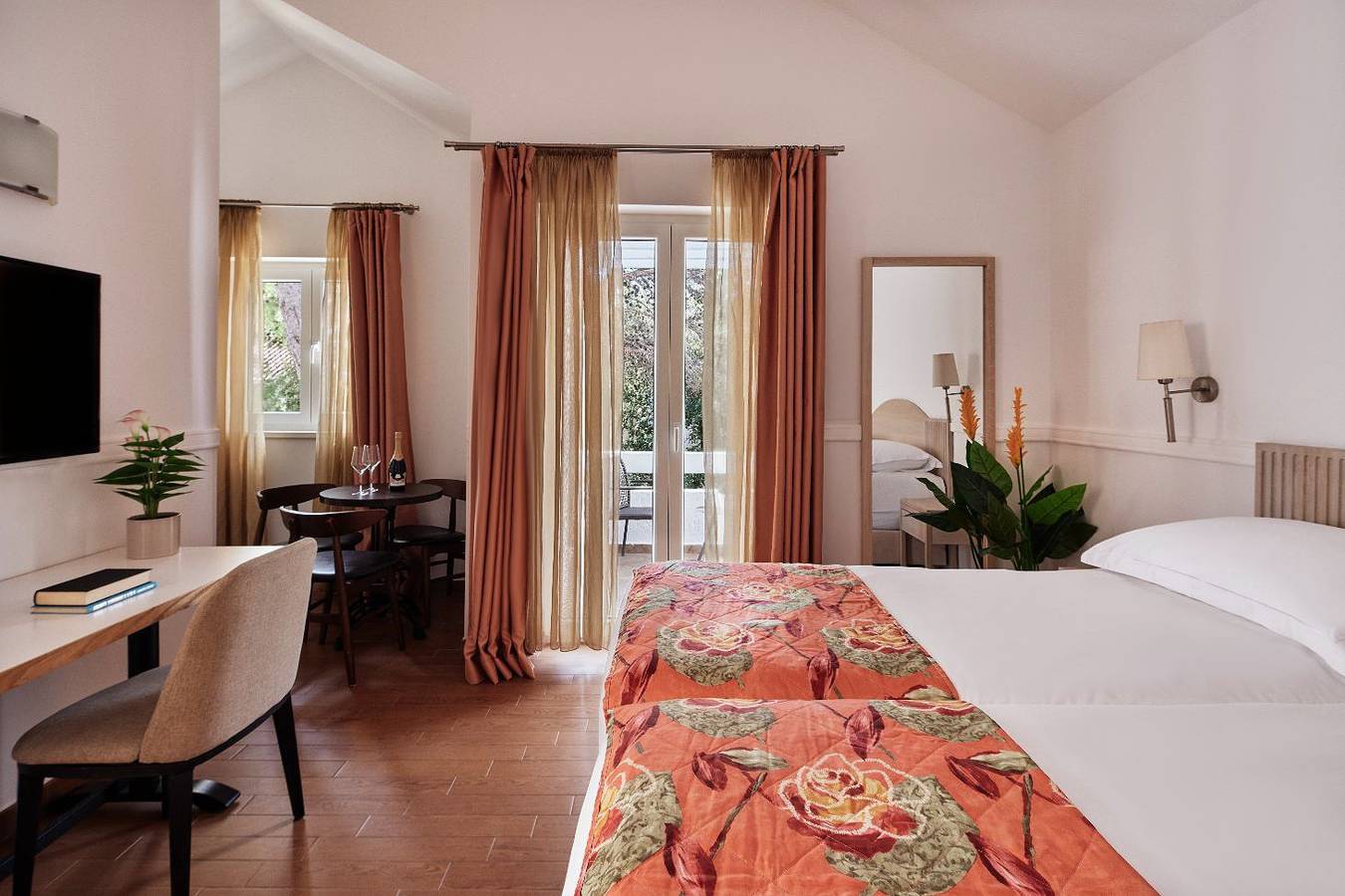 Entire apartment, Holiday apartment for 4 people with balcony in Sibenik, Šibenik-Knin