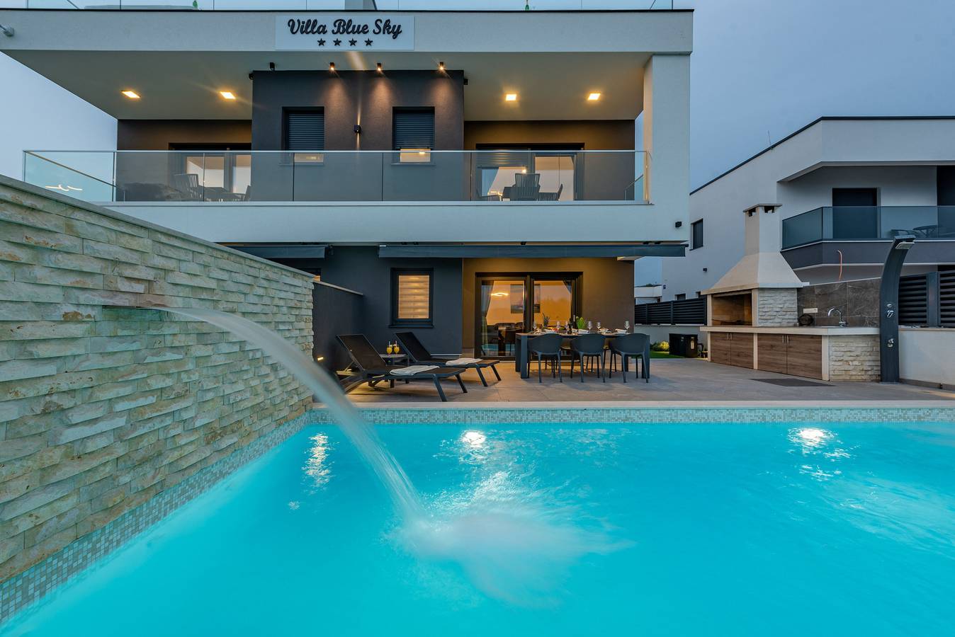 Villa Blue Sky 2, Turanj, next to the sea, private pool, barbecue, jacuzzi, rooftop terrace, www.zadarvillas in Općina Sveti Filip i Jakov, Région de Zadar