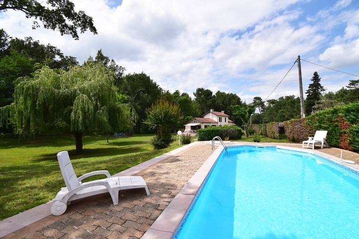 Location de vacances pour 8 personnes, avec piscine, animaux acceptés dans le Lot-et-Garonne