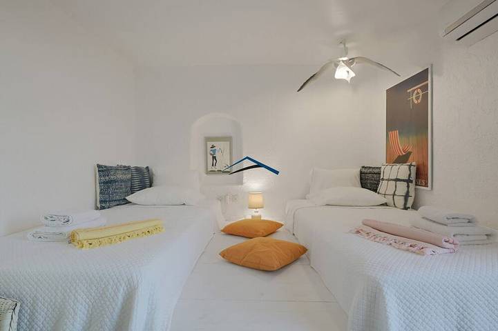 Sonniges Haus mit einem herrlichen Blick aufs Meer und einem Swimmingpool in Kea