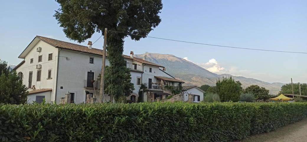 Maison d’hôte pour 4 personnes, avec Balcon et Terrasse ainsi que Jardin et Piscine à Castrocielo