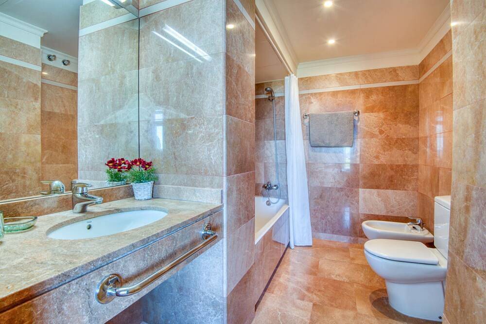 Entire apartment, Gualta Golf: Charming apartment located within the Empordà Golf of Gualta. in Gualta, Costa Brava