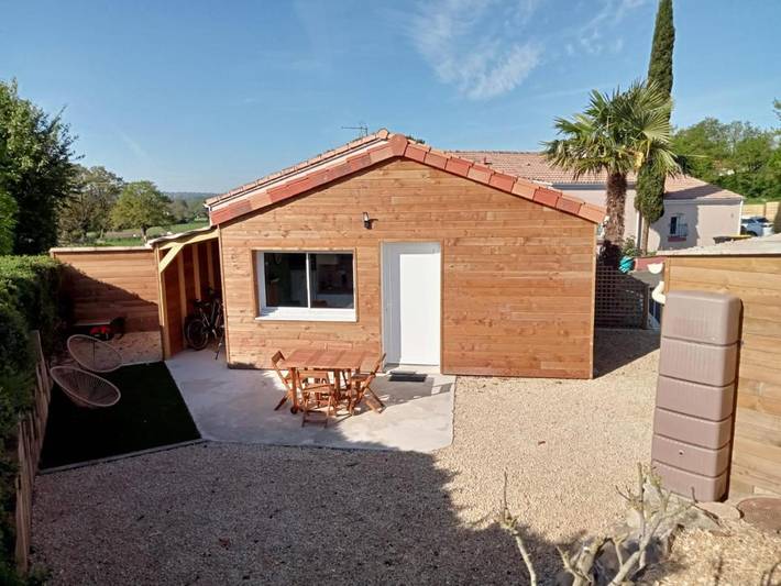 Location de vacances pour 3 personnes, avec piscine et jardin à Nueil-les-Aubiers - 2