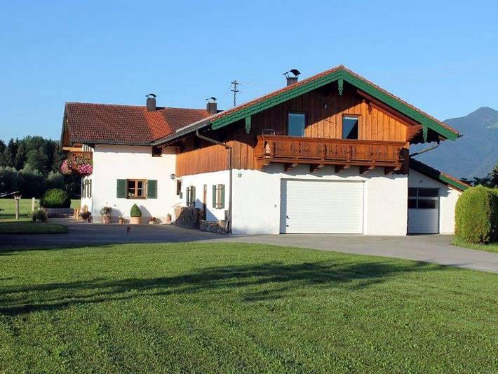 Ferienwohnung für 4 Personen, mit Balkon und Garten in Übersee