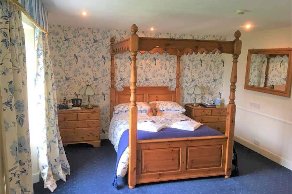 Romantic Four Poster Bed Room on Somerset Levels in Godney, Somerset