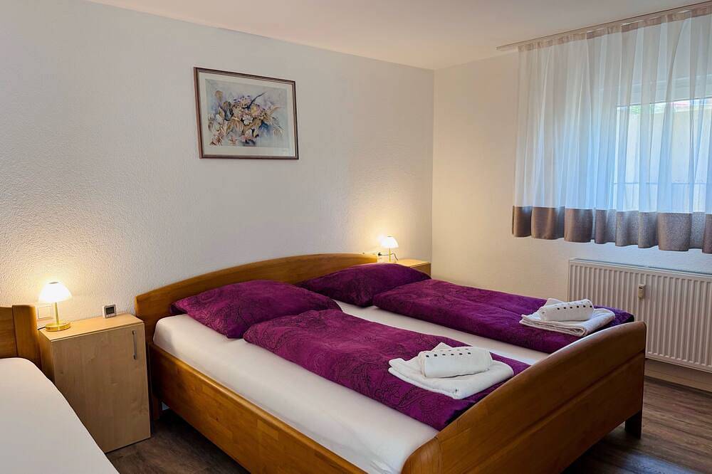 Entire apartment, Charmante 2-zimmer-wohnung mit Großer Terrasse in Böblingen, Northern Black Forest