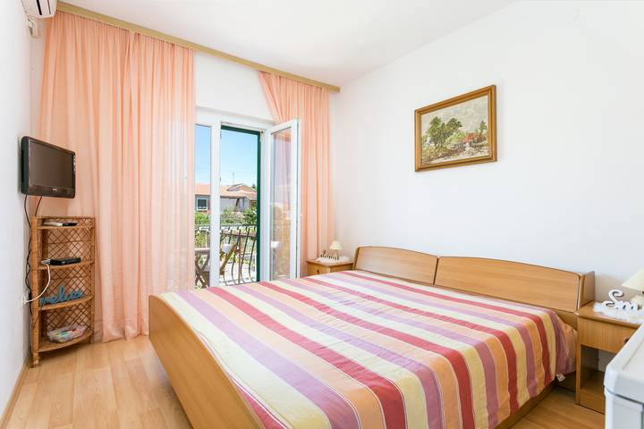 Rom for 2 personer, med balkong / terrasse i Supetar