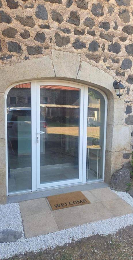 Gîte pour 3 personnes, avec terrasse à Solignac-sur-Loire