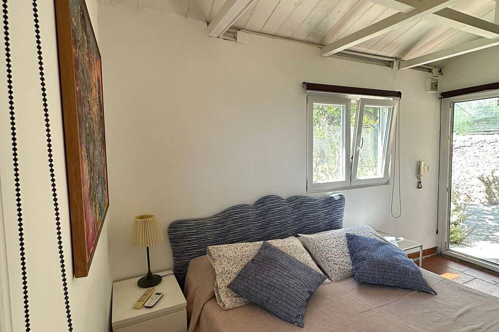 Cozy cottage among lemon trees just minutes from the sea and downtown in Capri, Neapel Provinz