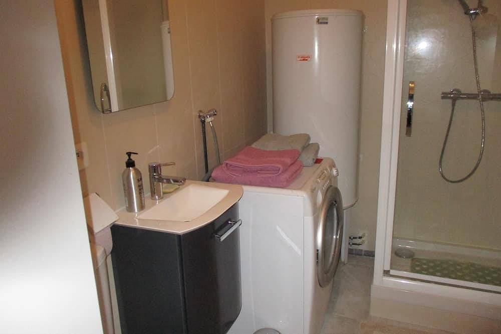 Appartement entier, Studio avec jardin ensoleillé in Viry-Châtillon, Essonne