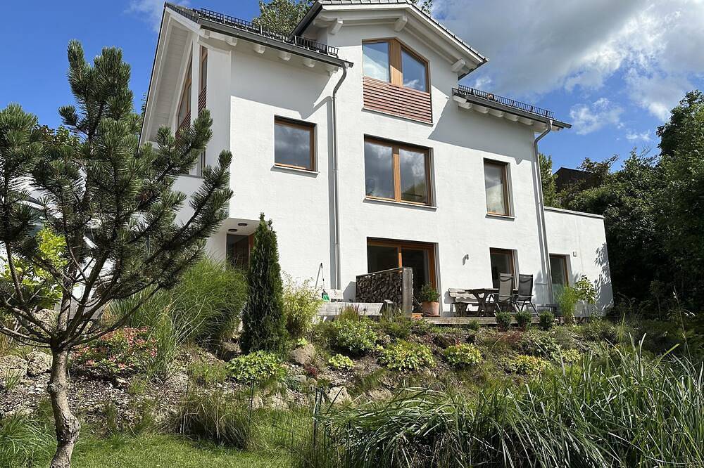 Ganze Wohnung, Modern, große Terrasse, Garten und viel Sonne. in Königsdorf, Tölzer Land