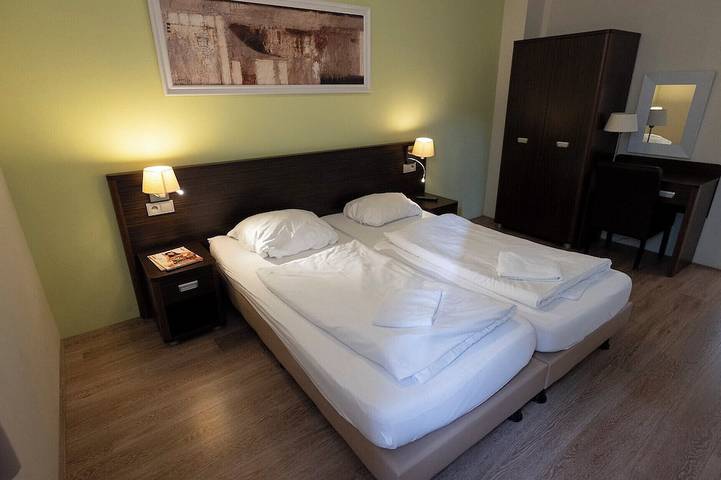 Villa für 8 Personen, mit Pool und Sauna sowie Balkon und Whirlpool, mit Haustier in Heimbach - 2