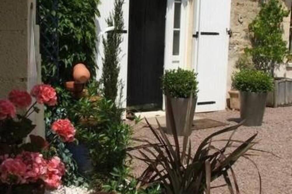 Appartement entier, Avenay: Gîte de caractère, Maison d'Hôtes en pierres de Caen in Saint-Gerbold-des-Deux-Vallées, Région de Caen