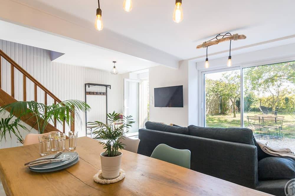 Maison paisible, proche plages, jardin clos, parking, animaux acceptés, 3 chambres, internet inclus in Lingreville, Coutances und Umgebung
